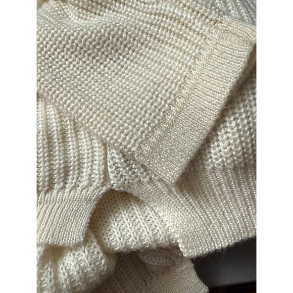 UNIF White Red Jumper Cheerleading Sweater Circa 2014 Size Small Long Sleeves - Picture 10 of 10